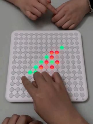 当当狸智能棋盘多功能电子棋五子棋围棋消消乐小学生益智玩具 不用收纳棋子的智能五子棋,太方便了!孩子每天放学都要玩几盘#益智玩具  #五子棋  #专注力