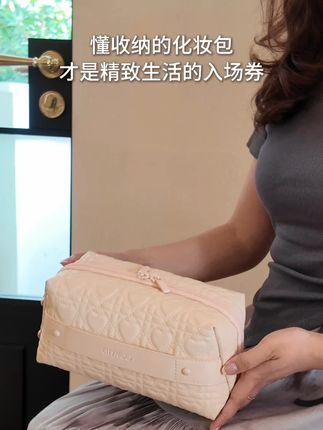 通勤党再也不用翻包找口红!这款化妆包五个分区,口红/气垫/化 妆刷一目了然,赶地铁10秒补妆,通勤约会自带高级感 buff!#化妆包大容量高颜值 #琪斐诺化妆包 #晒晒我的化妆包 #精致女孩的好物 #化妆包便携式外出