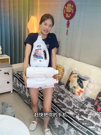 到手整整一大桶十斤的爆能花香除螨洗衣液,洗的干净不说还持久留香 母婴都可用~#爆能洗衣液 #留香洗衣液 #污渍轻松去除 #洗衣液持久留香 #洗护好物