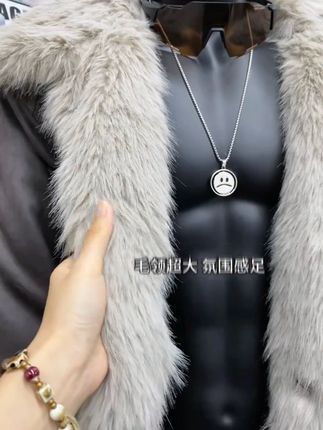 这件防寒保暖的大毛领棉服吸睛还百搭呀 #大毛领派克服 #棉服也能穿出时尚感 #棉衣棉服 #棉袄穿搭 #谁穿谁好看系列