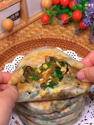 食者道薄皮韭菜鸡蛋馅饼上班族早餐速食#韭菜鸡蛋饼 #妈呀太香了 #好吃不贵经济实惠 #早餐吃什么 #韭菜鸡蛋饼家常做法