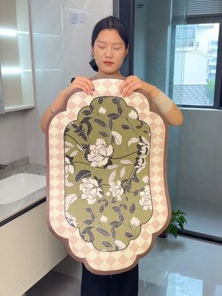 再也不用担心洗完澡满地都是水了,瞬间吸水,防滑都可以上墙#浴室装饰 #浴室升级 #居家好物 #家居软装搭配