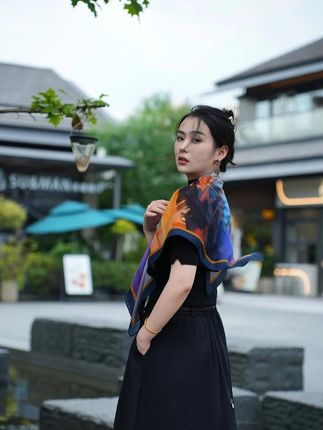 慢下来 感受生活中温暖的人和事 #穿搭分享#丝巾搭配#穿出高级感#秋季穿搭#围巾