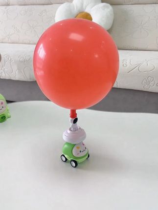 爸爸买的这个#新奇网红玩具 #空气动力车 也太赞了!不用充电就能跑能起飞,还能锻炼孩子的臂力和动手能力,我女儿可太稀罕了!#哄娃神器 #飞天气球车 #自己玩的不亦乐乎