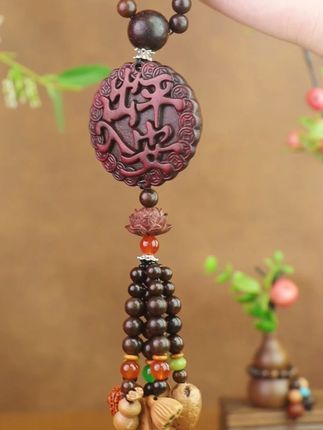 这款平安汽车挂件,采用桃木打造,挂件正面刻有出入平安, 背面貔貅衔钱,每一次出行,让爱与祝福常伴左右#汽车挂件 #桃木挂件 #挂饰挂件 #车载挂件 #礼物推荐