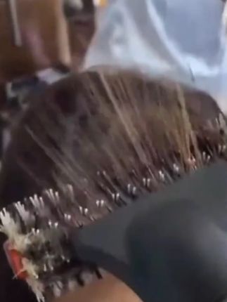 卷发梳子滚梳吹刘海梨花头内扣卷梳直发圆筒梳造型梳子家用发型#卷发梳子 #卷发梳子家用 #卷发梳子女士专用 #卷发梳子神器 #梳子
