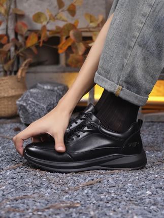 男人过了30岁,不要穿得像大叔!这款真皮男鞋,穿上年轻十岁!#男鞋 #皮鞋 #商务休闲 #软底软面
