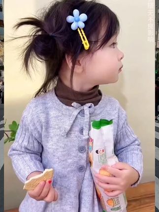 宝宝们穿这件德绒打底衫,既好看又保暖!!