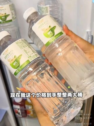 早说这椰子水比水还便宜啊!!到时候五斤重!!#夏日饮品 #仙女都在喝什么 #椰子水 2