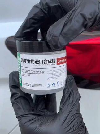 汽车开关车门重干涩异响,天窗异响,座椅异响,滑道铰链处都可以用这款 #润滑脂 进行养护! #汽车好物 #爱车养护