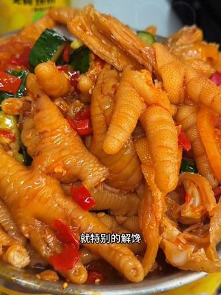 脱骨侠也来卷价格了,关键用的还是大个的鸡爪,蒜香配合着酸甜辣,就特别过瘾 #脱骨侠 #无骨鸡爪 #妈呀太香了 #追剧小零食 d