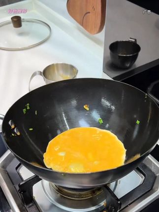 这个特别好用的无涂层小铁锅太好用了,炒菜香还耐用,家里没有的一定要备一个#厨房好物