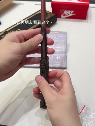 没有男孩子会拒绝炫酷的哈利波特魔杖