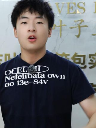 学生买行李箱还不简单!轻松买到性价比超高的旅行箱! 学生买行李箱还不简单,听我的轻松买到性价比超高的旅行箱!双层防爆拉链、万向静音轮、超大扩容拉链!#叶子王箱包#行李箱#旅行箱#大容量旅行箱