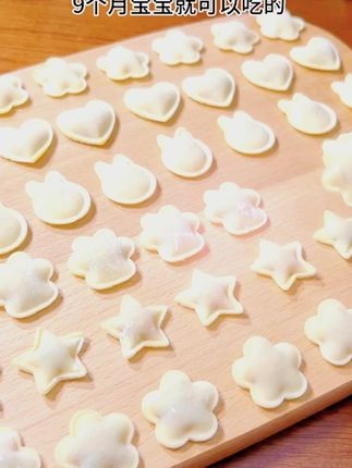 宝宝一口接一口!馄饨模具帮忙,创新料压花,给小米胃留下深深痕迹! #宝宝辅食 #早餐吃什么 #儿童营养早餐 #宝宝爱吃 #小馄饨宝宝辅食做法 魔幻厨房辅食馄饨模具蝴蝶面宝宝云吞压花饼干自动封边辅食工具