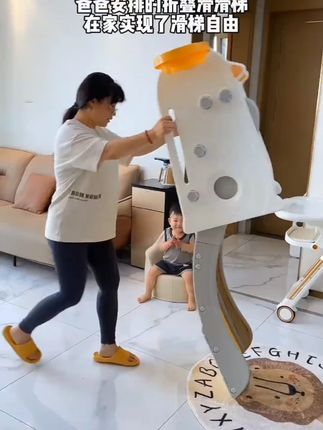 天太热了,爸爸给买了#可折叠滑滑梯 小巧好收纳,宝宝在家也能实现滑梯自由啦!#室内儿童乐园 #母婴好物 #宝宝玩具 #滑梯