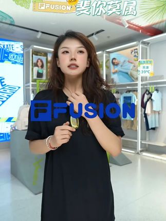 高品质短袖 #夏季必备#减龄穿搭 #斐乐#生活就应该有所期待#生活就应该有所期待