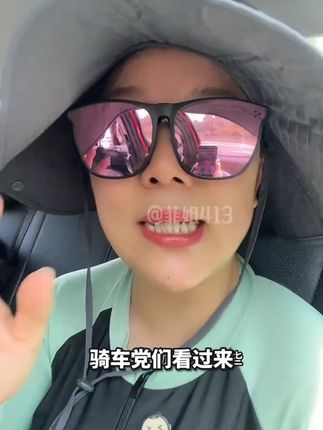戴眼镜的朋友每天可以根据衣服来搭配墨镜颜色就像换手机壳那么方便,关键价格还不贵#高颜值眼镜 #墨镜夹片 #夹片墨镜 #墨镜一戴谁也不爱 #近视眼怎么戴墨镜