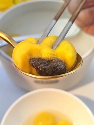 联名汤圆胖嘟嘟,揣着鸭鸭小造型,咬开竟有大甜力#思念 #小黄鸭#Duck不必等快乐吃思念