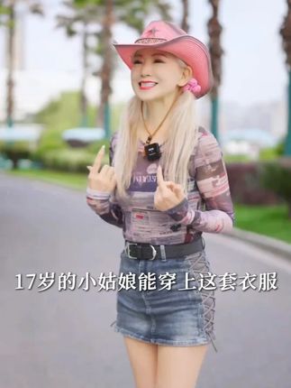 管不住嘴的精致男孩女孩们,与其控制饮食,不如每天来杯这个 #苹果香蕉牛乳燕麦片 ,真的有点东西!好喝又营养!