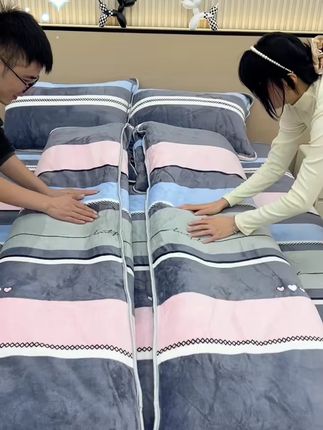 【秋冬新款】高档加厚牛奶绒被套柔软加绒单双人保暖被罩亲肤无静电#秋冬被套 #牛奶绒被套 #柔软保暖 #亲肤无静电 #床上用品