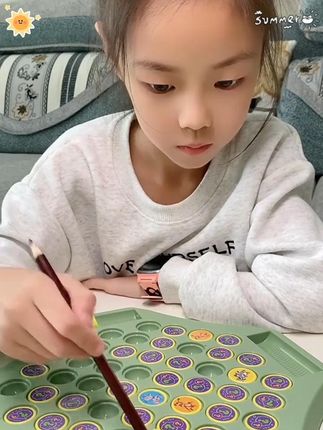 马上放假了,全家一起进行一场翻翻棋消消乐游戏吧 #有趣的亲子游戏 #专注力培养 #益智玩具 #儿童玩具 #玩具推荐