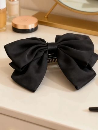 #抓夹  优雅法式蝴蝶结花苞抓夹高级感缎面后脑勺盘发夹气质百搭发卡头饰#发夹头饰 #花苞抓夹 #缎面抓夹 #盘发夹