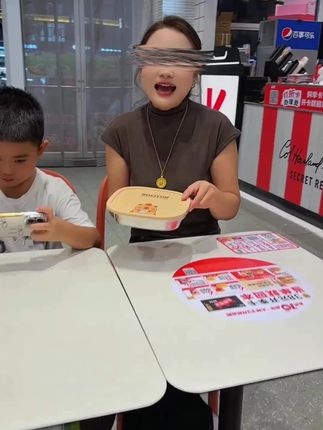 洛诺兔不锈钢卡皮巴拉儿童餐盘分格男女小孩吃饭盘幼儿园餐具饭碗#儿童餐盘 #不锈钢餐具 #分格餐盘 #幼儿园餐具 #洛诺兔餐盘