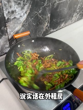 说实话在外租房,还是电磁炉好用,想放哪就放哪用