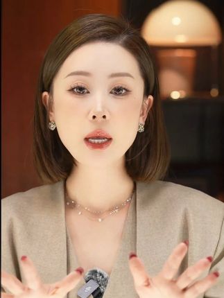 锌合金合成锆石耳饰 方形大气高级感高端新款轻奢百搭耳钉 #高级感耳环耳钉推荐 #饰品搭配 #时尚饰品 #戴出了高级感 #约会必备