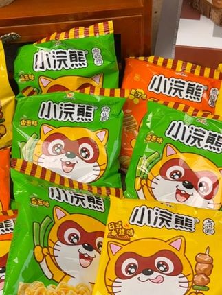 酥酥脆脆贼好吃,就是小时候那味!#干脆面 #小浣熊干脆面 #追剧小零食 #打开暑假的100种方式 #大暑消夏开吃啦
