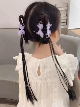 时尚宝妈看过来,假发辫子抓夹来咯#时尚潮流穿搭 #发饰教程 #儿童编发教程 #发饰头饰真的很加分