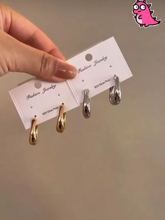 不规则C型耳环,独特设计打破常规,简约中透出个性魅力。百搭款型,轻松驾驭各种场合,展现你的时尚态度。#耳环 #小众设计感 #美出高级感 #首饰分享 #七夕礼物