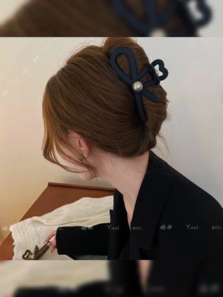 <屿西>磨砂质感秋冬珠珠抓夹2024新款发夹女后脑勺气质简约百搭#秋冬发夹 #女生饰品 #珠珠抓夹 #百搭发饰 #2024新款