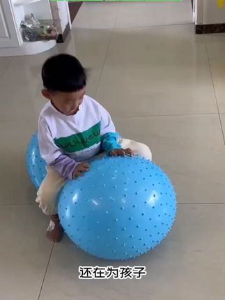 感统训练器材一定要选孩子喜欢玩的,锻炼时长上来了效果自然好 #感统训练 #花生球