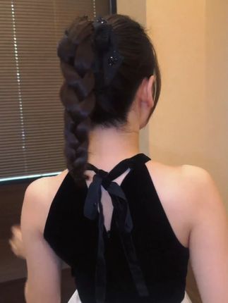 轻松拿捏满满的氛围感、还得是这款赫本风抓夹箍呀#发饰头饰真的很加分 #氛围感发饰 #头饰发夹高级感 #美出新高度