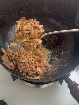 316L不锈钢蘑菇铲太好用了吧 不得不说这次买的316L不锈钢蘑菇铲真的太好了!不仅颜值在线,还特别的实用!蘑菇铲比一般锅铲更坚韧!拿在手里轻盈省力多了,每次炒菜翻炒都很顺手!主要是颜值不拖后腿,材质也特别健康!能实实在在提升下厨效率的好厨具。#炒勺 #炒菜铲子 #锅铲 #蘑菇铲