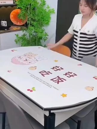 椭圆形餐桌垫来啦!防水防油一擦即净,免洗材质超省心。防烫耐高温,保护桌面不受伤。轻奢高级感设计,提升餐厅格调。可折叠易收纳,圆桌方桌都能用。#餐桌垫  #防水防油桌布  #桌面保护垫  #轻奢家居  #免洗桌布