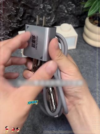 一根充电器能充所有型号的手机,真的太方便了#能量哆 #充电器 #多功能充电线 A
