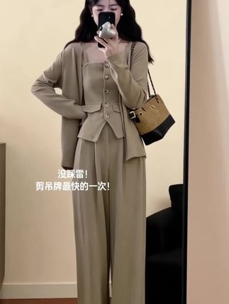 #秋季不露腿穿搭 #秋日人生照片还得是琥珀流光风 #初秋一周不重样穿搭 #被秋日氛围感穿搭拿捏了 #流光机能风穿搭太有生命力了