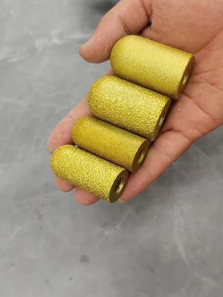 想要做出漂亮的台面,角磨机当然少不了,但是普通砂轮片磨出来的台面太粗糙了,根本没法交工。今天给大家推荐一款专门用来做台面的后圆弧磨头,它不仅能够轻松打磨出圆弧倒角,而且还能用于台面的后挡水处理,让你的台面更加美观大气,喜欢的朋友千万不要错过!#圆弧磨头 #磨头 #磨轮 #圆弧磨边轮 #后挡水磨轮