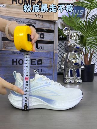 一双可以穿三季的鞋子,你确定不来一双吗?透气不闷脚,软底又软面。#好鞋推荐#透气不闷脚