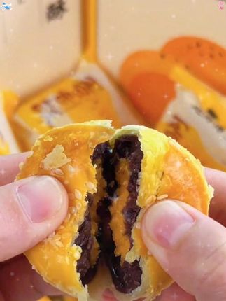 宝子们,今天必须给你们安利鲍师傅家的宝藏酥点! 每一种都让人欲罢不能,一口接一口,根本停不下来。这哪里是酥点,分明是美食界的魔法!#鲍师傅糕点 #蛋黄酥 #好吃到停不下来 #美食诱惑 #一口沦陷