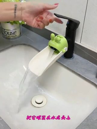 给水龙头装个延伸器,洗手台就不会到处都是湿哒哒,宝宝洗手也更方便#水龙头延伸器 #防溅水龙头 #生活好帮手