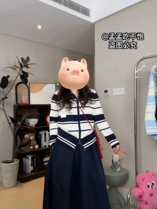 200斤内的姐妹都可以穿,经典条纹设计不挑人,宽松版型搭配甩帽,遮肉显瘦,好搭配 #早秋不费力显贵穿搭 #早秋姐感穿搭气质顶满 #早秋穿搭公式来了 #2025年秋季都流行穿什么 #无限回购的宝藏单品