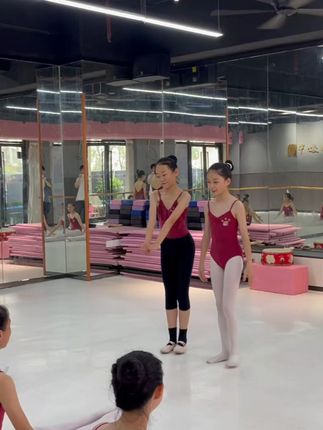 周周老师的舞蹈班