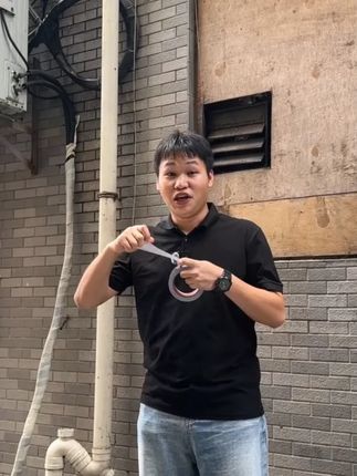 空调安装完 这最后一件事情很多人都没有做 那就是用玻纤胶带把空调管保护起来