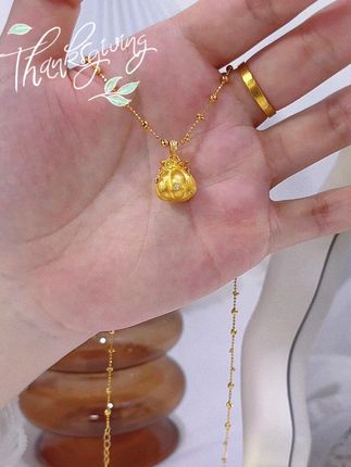 饰品是女性的点睛之笔, 不需要太多,淡淡的就好#饰品是女性的 #项链 #周大生