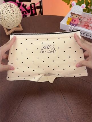 超舒服的A类女童内裤来啦! 面料舒适透气,弹力大不会卡裆夹屁屁,好看又好穿,女儿很喜欢,关键价格还划算,刷到闭眼冲#便宜又好穿#贴身衣物#女童内裤#透气舒适#面料柔软舒适