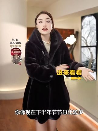 冬季穿有型还保暖就选貂外套,比小衫便宜,还包邮,特划算! 太美了!我妈八零属兔,今年59岁,穿上这款外套,感觉年轻二十岁!#秋上新 #冬季皮草外套 #抖音中秋节 #冬季穿搭 #皮草外套